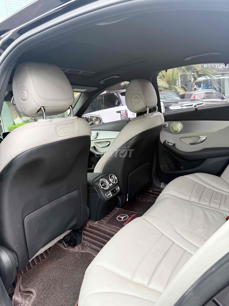 Chính chủ cần bán mer c300. Mua bán Ô tô tại Quận Tây Hồ Hà Nội được đăng bởi Tuyết hình 10