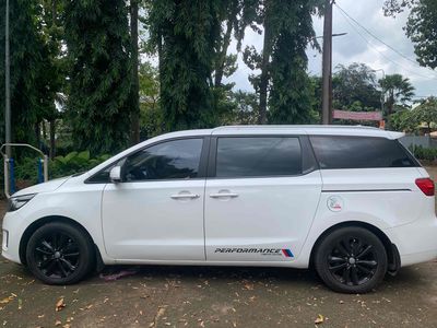 Kia Sedona 2016 2.2 DAT - 110000 km. Mua bán Ô tô tại Huyện Định Quán Đồng Nai được đăng bởi đoàn hải anh