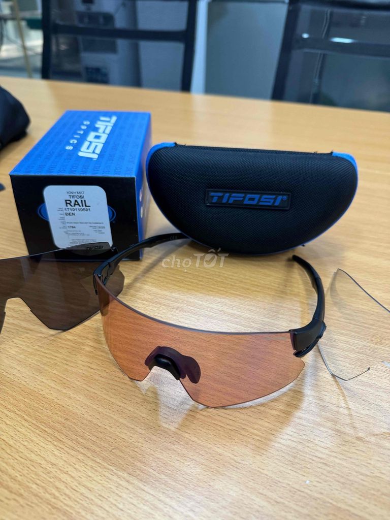 Kính thể thao Tifosi Rail Đen. Mua bán Đồ thể thao, Dã ngoại tại Quận Ngũ Hành Sơn Đà Nẵng được đăng bởi Lê Ngọc Tân hình 1