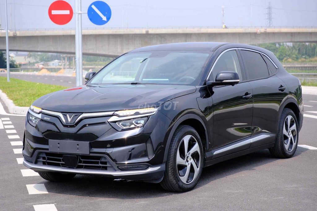 Xe điện Vinfast VF8 Eco 2024 Đen. Mua bán Ô tô tại Thành phố Thủ Đức Tp Hồ Chí Minh được đăng bởi Huỳnh Chí Thông hình 3