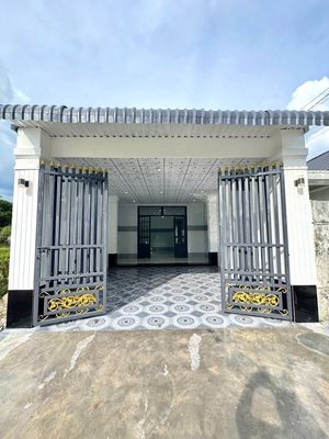 Nhà kiên cố 5x31m, 3PN, 2WC, sân ô tô, Tây Ninh