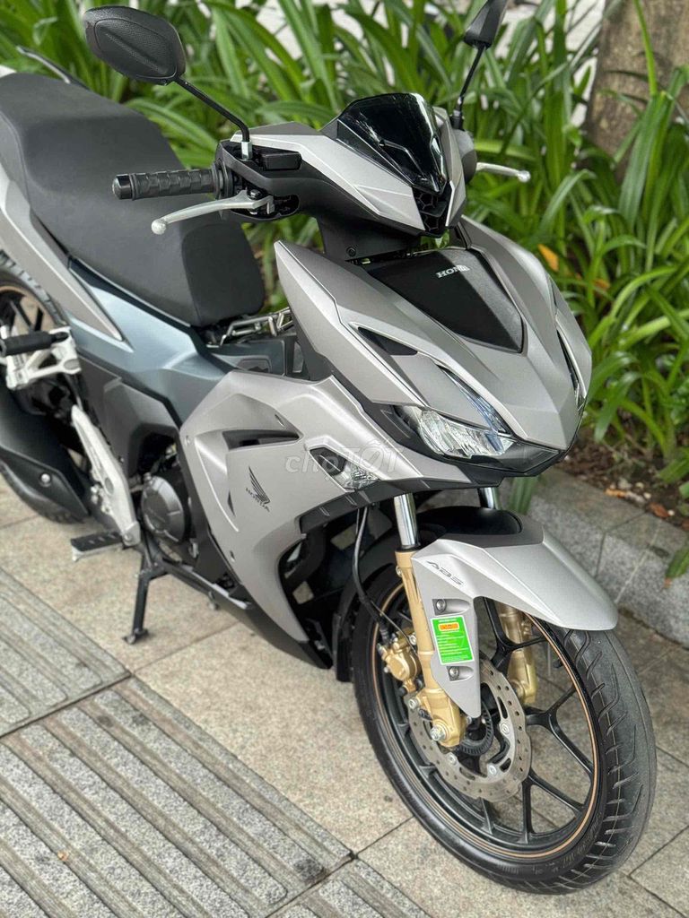 Honda Winner X V3 ABS 150 2023 матовый серебристый 7000 км с гос. номером Хошимина
