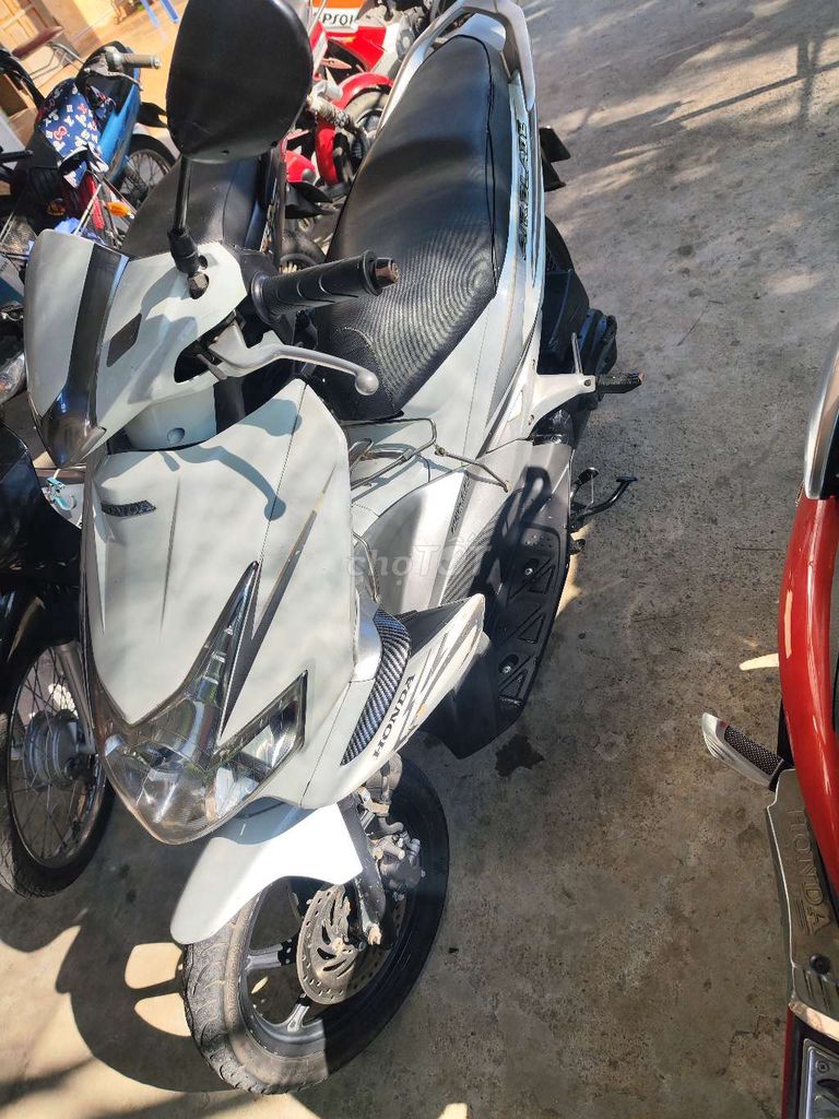 Honda Airblade 2010 узкая морда, 6-спицевые диски, номер Ханоя