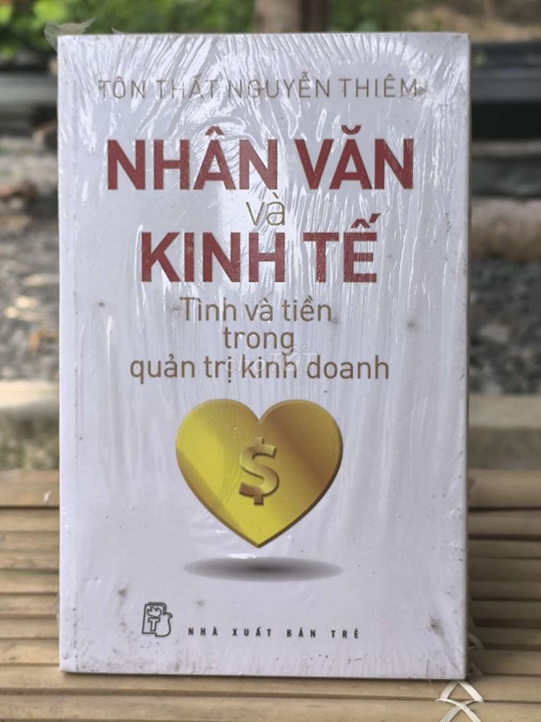 Sách " Nhân văn và kinh tế "