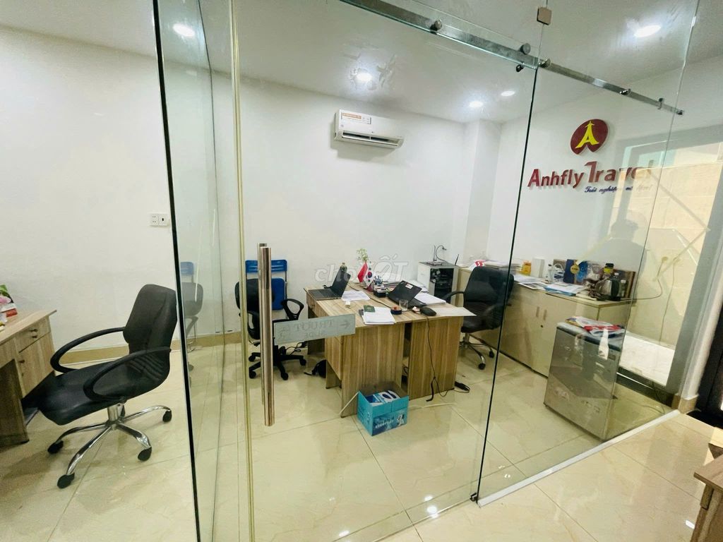 Cho thuê tầng 2 KDT Vạn Phúc city giá 10tr 6x17m