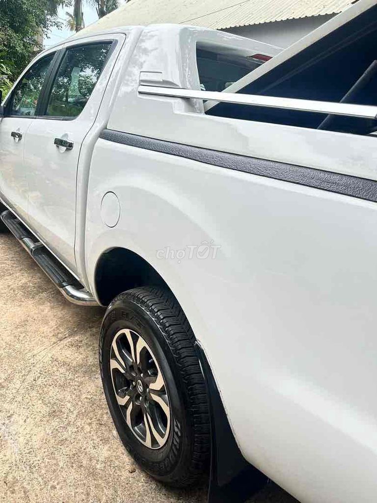 Mazda BT-50 Luxury 2.2L 2019 белый