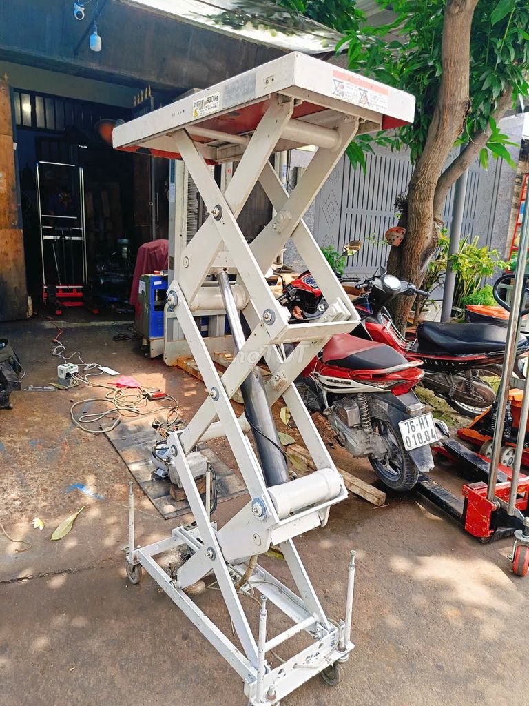 Xe nâng mặt bàn 650kg nâng cao 1700mm