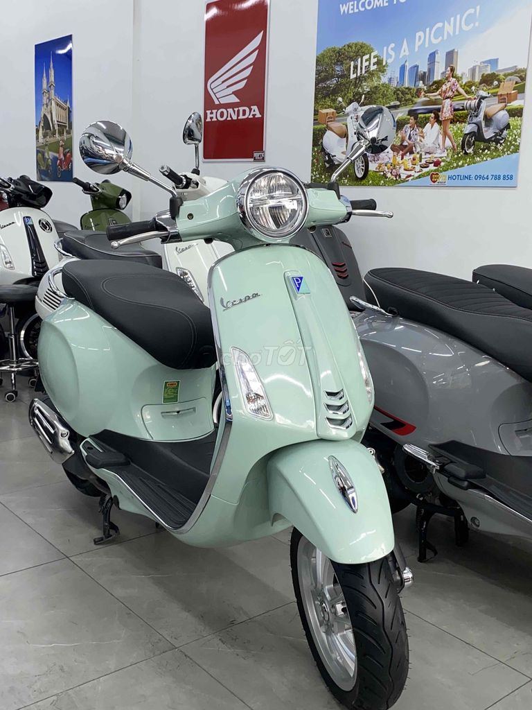 vespa primavera 2023. abs . 700km . như mới