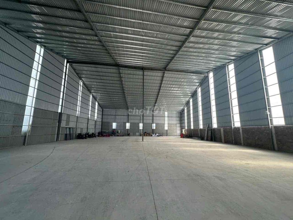 KHO XƯỞNG ĐẸP QL1A ( 1.300m2 )