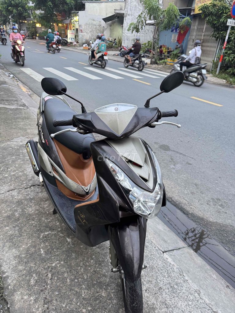 Скутер Yamaha Mio коричневый