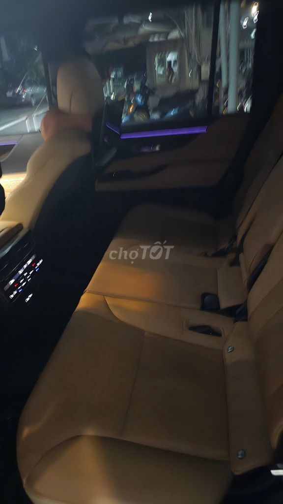 Lexus LX600 Urban 2025 7 мест черный 18000 км