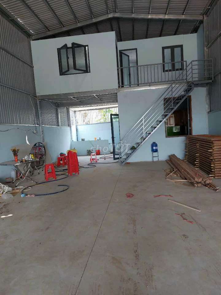 Cho thuê kho 200m2, khánh bình, có vp, phòng ngủ, bếp ăn