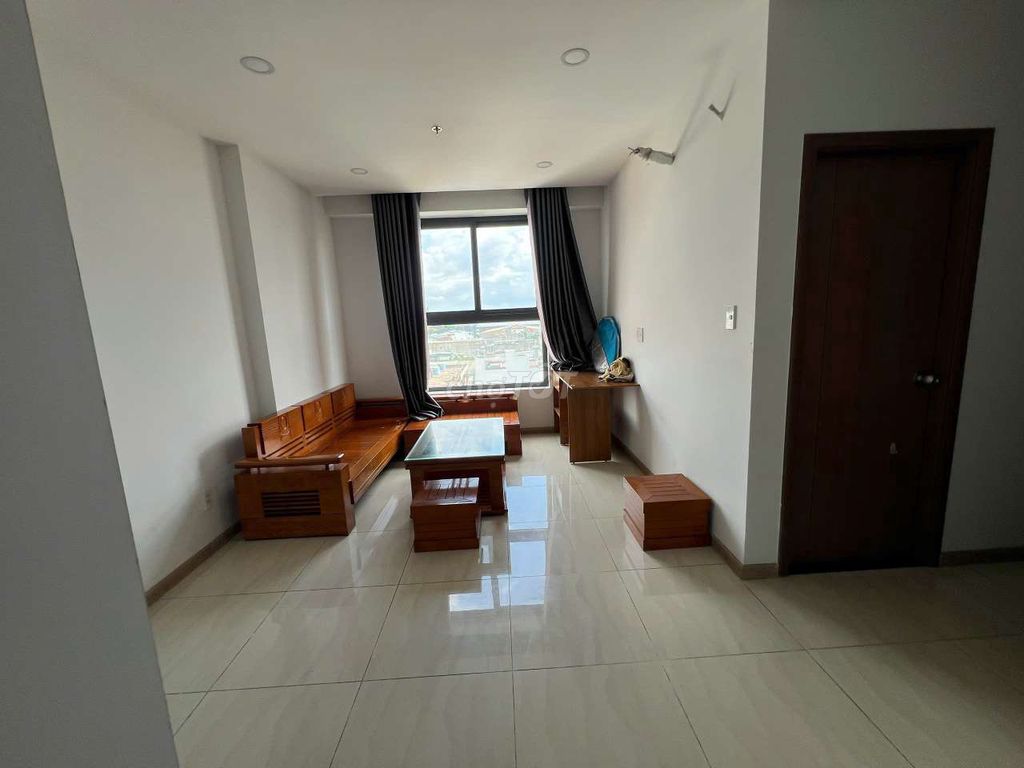 cho thuê 2PN Bcons Garden 6TR sẵn nội thất ở liền
