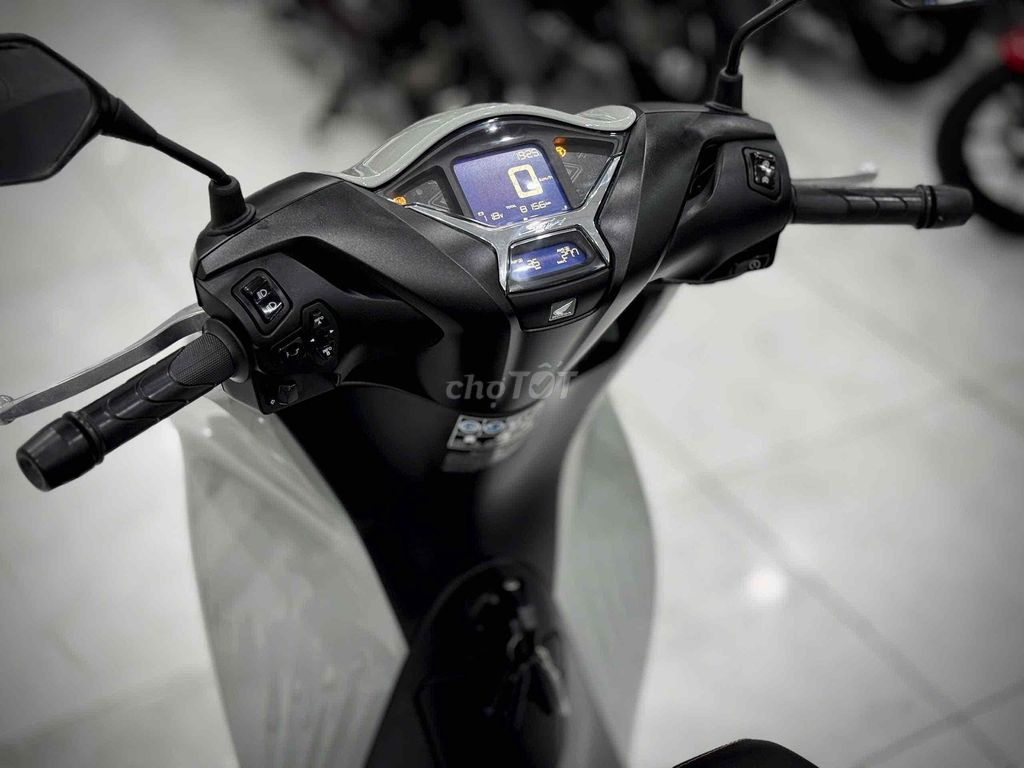 Sh160i 2023 ABS Odo8k Lướt chính chủ 🔥🔥. Mua bán Xe máy tại Thị xã Phú Mỹ Bà Rịa - Vũng Tàu được đăng bởi Cửa Hàng Xe Máy Phú Mỹ hình 5