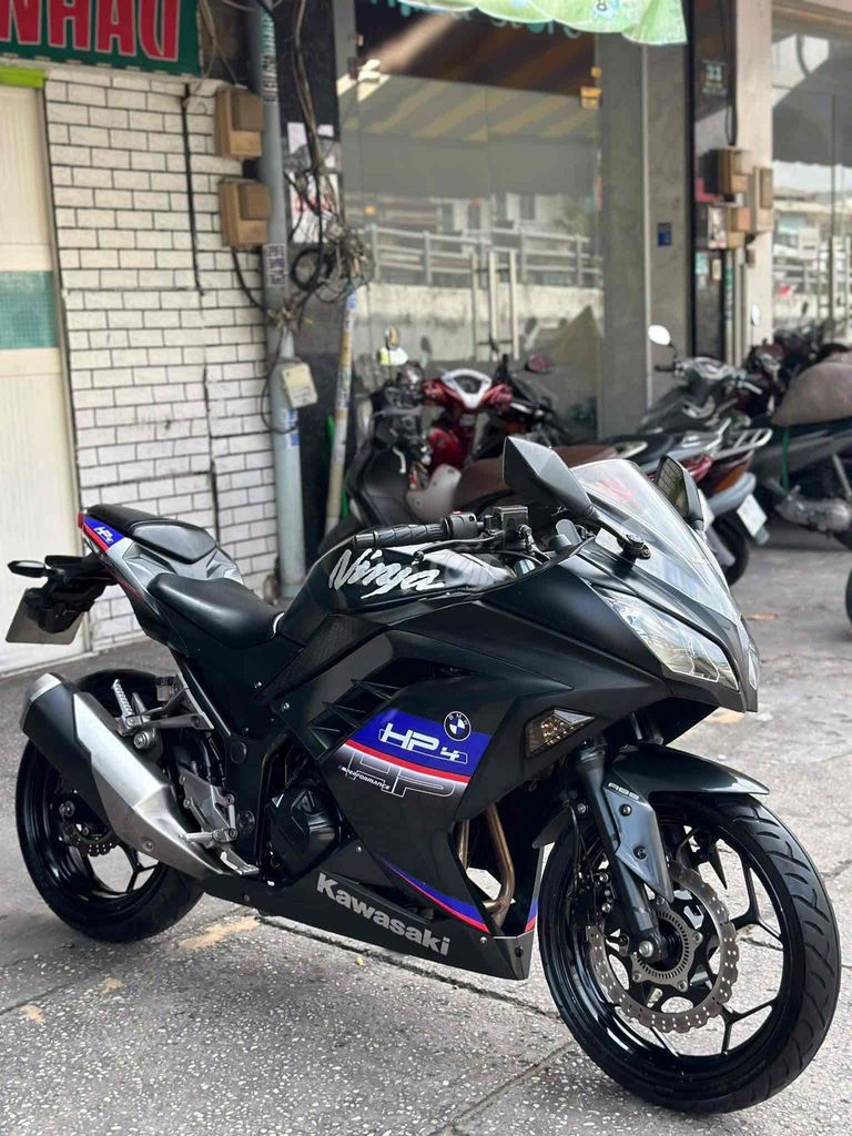 Kawasaki Ninja300 biển Sài Gòn