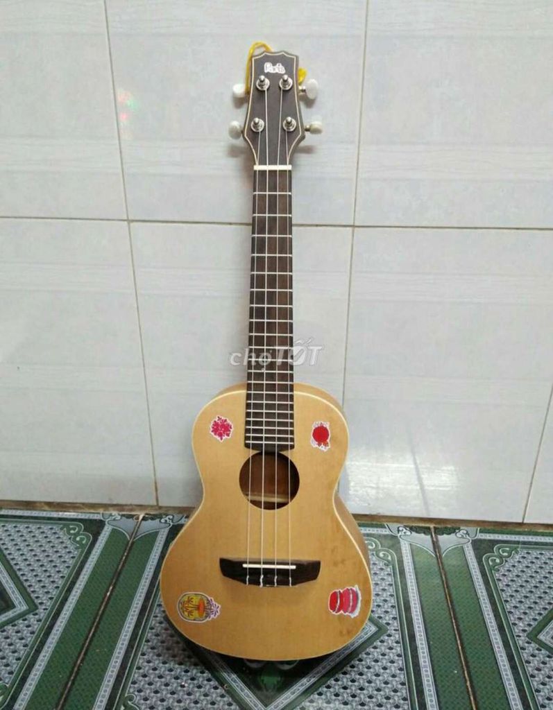 Bán Guitar 500K  Acoustic & Classic Nhật Bản