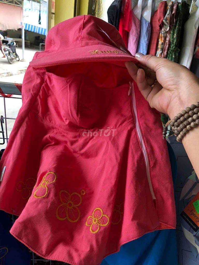 Áo chống nắng nữ Vải Hồng Hoa thêu. Mua bán Quần áo tại Thị xã Điện Bàn Quảng Nam được đăng bởi Mộc Linh hình 1