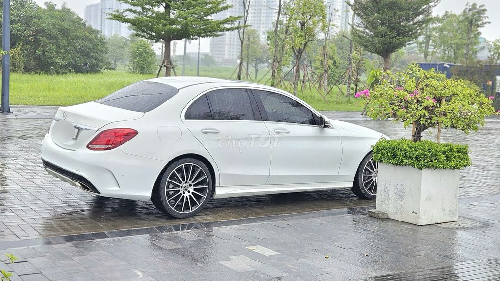 Mercedes-Benz C300 Trắng 2017. Mua bán Ô tô tại Quận Hà Đông Hà Nội được đăng bởi Lê Tấn hình 4