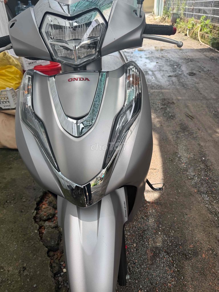 Honda Lead 2024 4val Special Edition серый 20 000 км