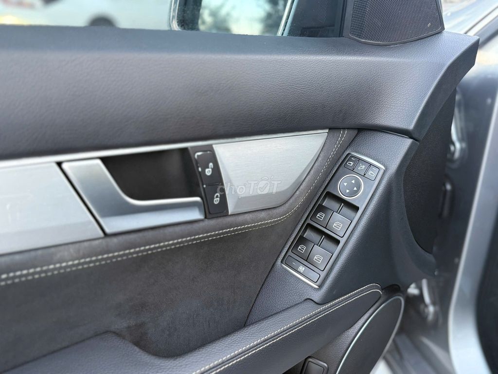 Mercedes C200 Editions 2014 Siêu Đẹp. Mua bán Ô tô tại Quận Thanh Xuân Hà Nội được đăng bởi Nguyễn Tuấn Hoàng hình 13