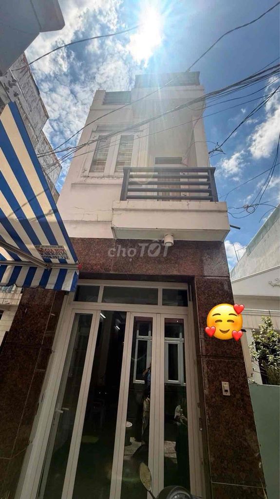 Дом на улице Ben Van Don - Vinh Hoi, рядом с мостом Nguyen Khoai, 54.2 кв.м
