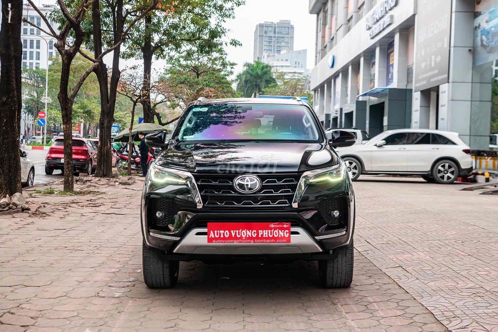 Toyota Fortuner 2.8AT máy dầu 4x4 hai cầu 2021