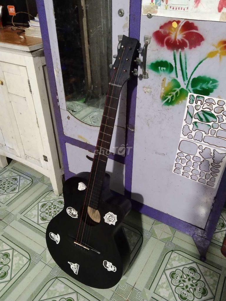 Guitar thùng mỏng