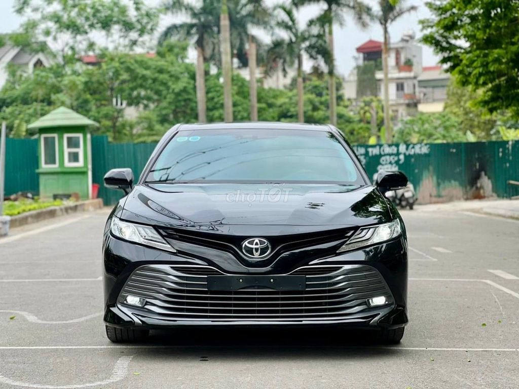 Toyota Camry 2.5Q sx 2021 lăn bánh 3v km