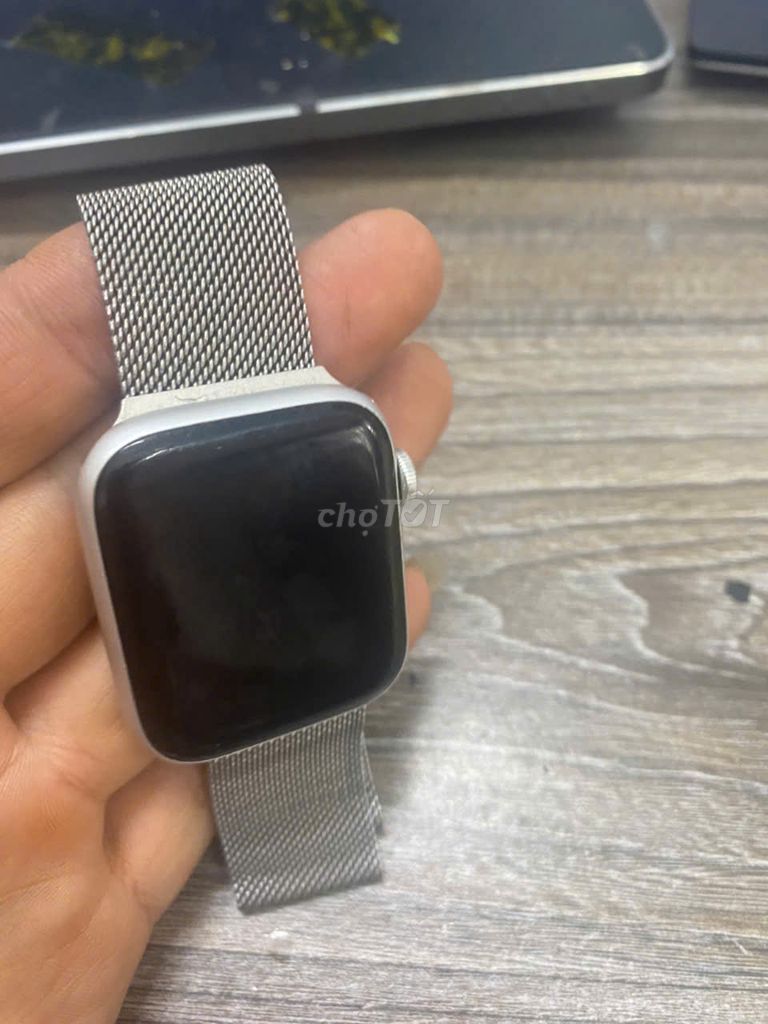 Apple watch series 5  - 44MM mầu  trắng  khá  đẹp