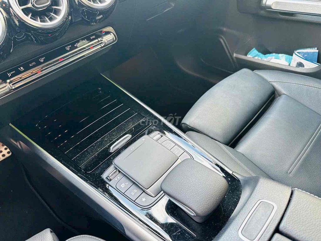 Mercedes GLB 200 2021 черный 15.530 км