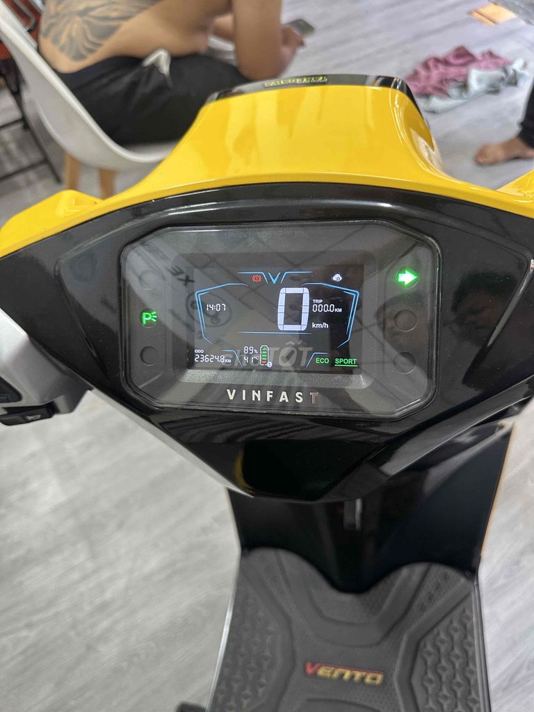 Электроскутер VinFast Vento S Желтый 23624 км