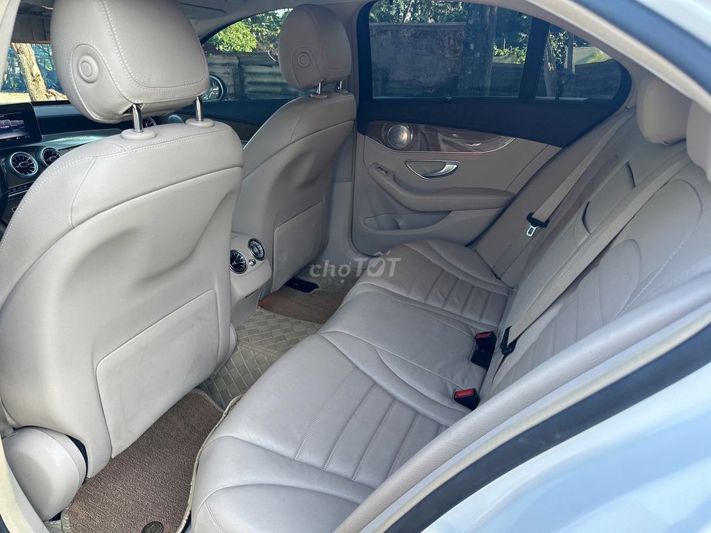 Mercedes-Benz C250 Exclusive 2016 màu trắng. Mua bán Ô tô tại Quận Thanh Xuân Hà Nội được đăng bởi Nguyễn Tuấn Hoàng hình 10