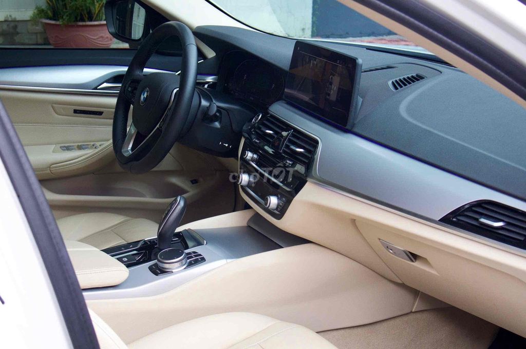 BMW 520i G30 model 2019. Mua bán Ô tô tại Quận 8 Tp Hồ Chí Minh được đăng bởi Khoa nguyễn hình 9