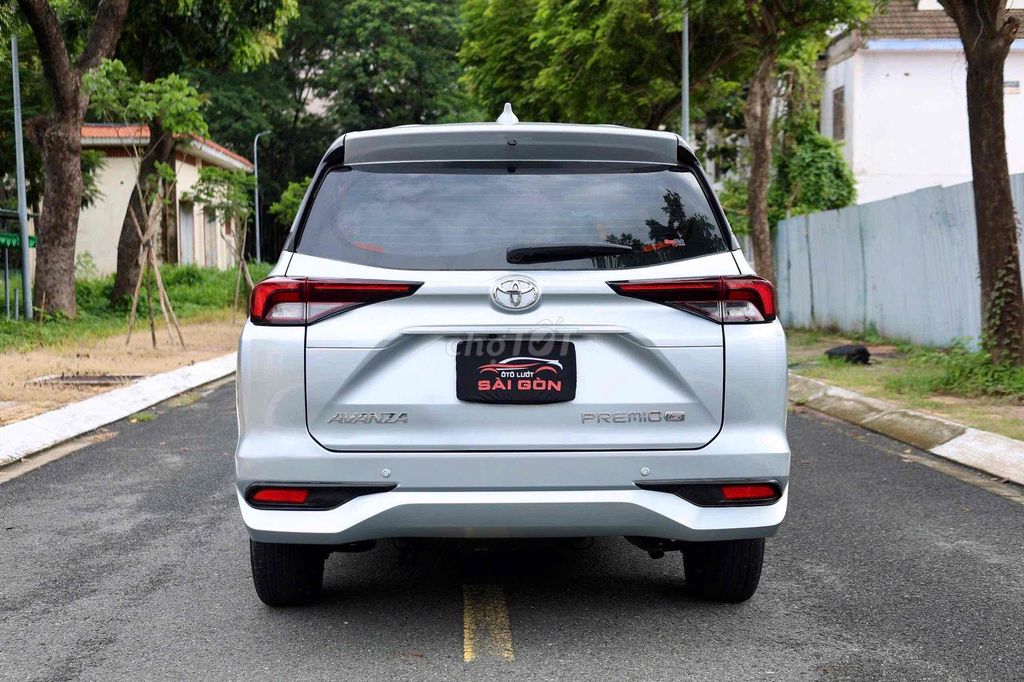 Toyota Avanza 2022 МКПП 7 мест Серебристый