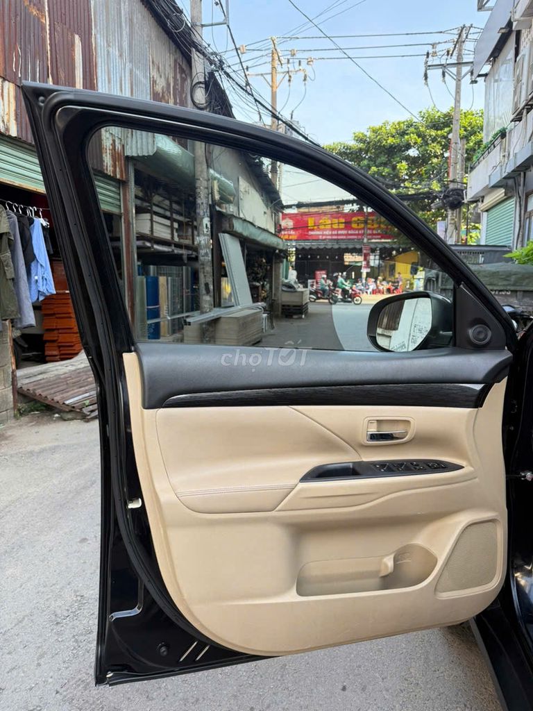 Mitsubishi Outlander 2018 2.0 CVT Premium 72000km. Mua bán Ô tô tại Quận Bình Thạnh Tp Hồ Chí Minh được đăng bởi Nguyen van dat hình 13