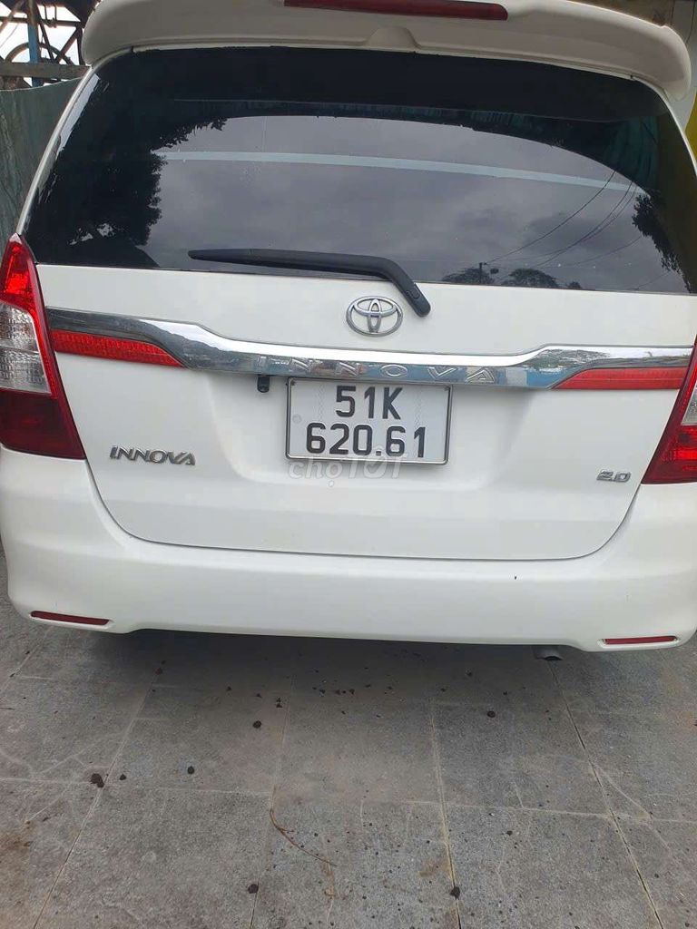 Toyota Innova 2016, 8 мест, белая
