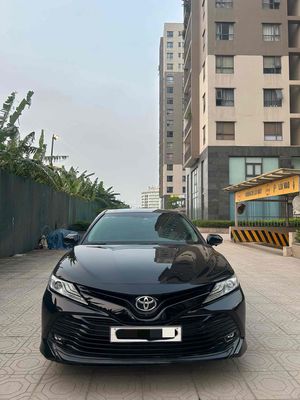 Bán Toyota Camry 2.5Q 2019, màu đen, xe như mới