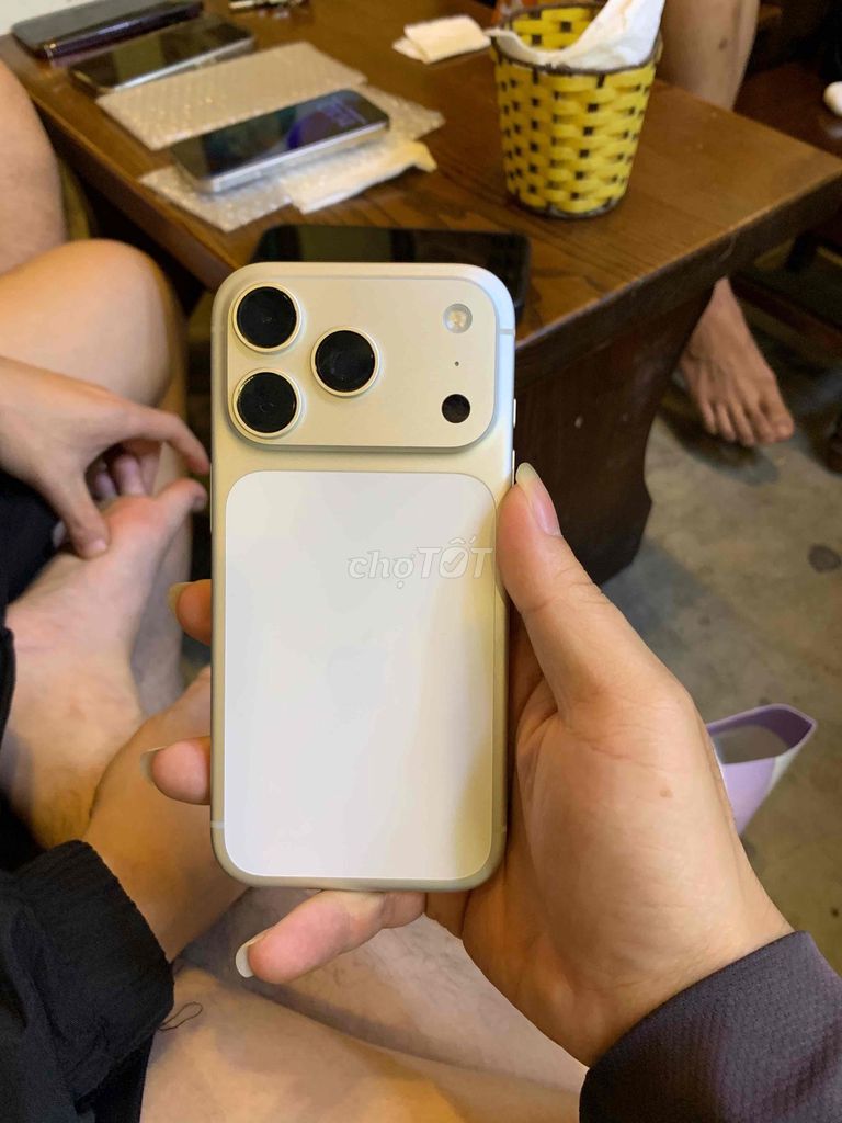 Apple iPhone 17 Pro 256GB Bạc. Mua bán Điện thoại tại Quận Nam Từ Liêm Hà Nội được đăng bởi Nguyễn Minh Anh hình 1