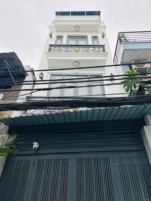 Аренда · 4 комн. · 147 м² · Quận 7, ул. Lê văn Lương