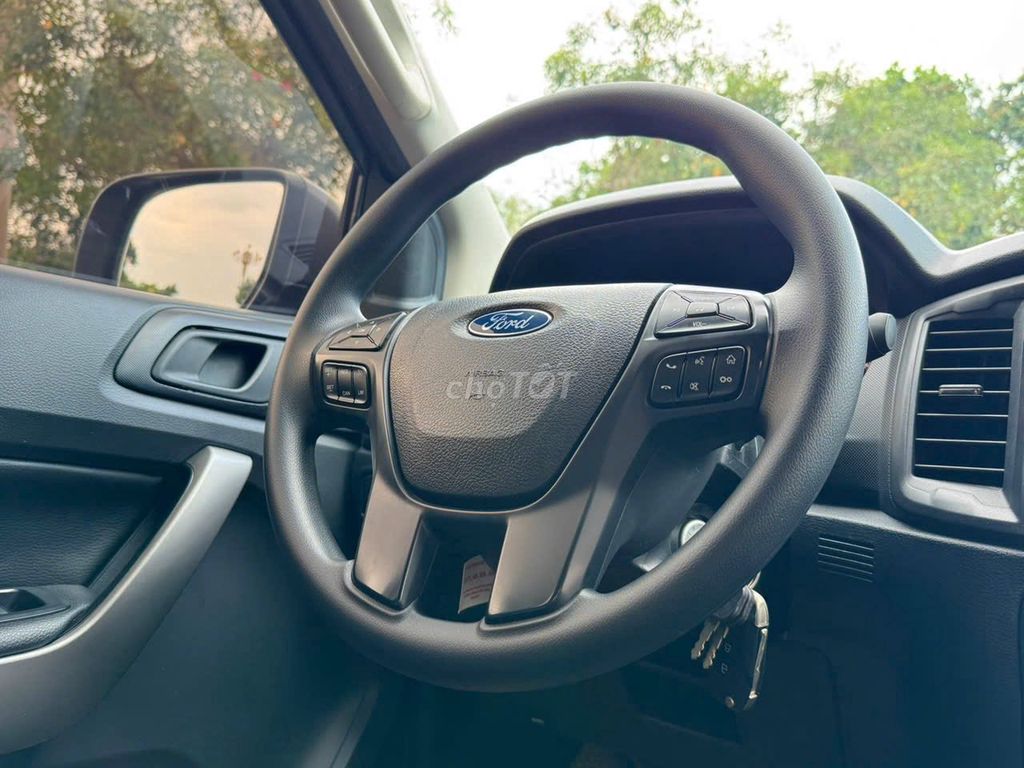 Ranger XLS 2020 máy dầu số sàn 4x2 màu đen. Mua bán Ô tô tại Quận 12 Tp Hồ Chí Minh được đăng bởi Xuân Trường hình 5