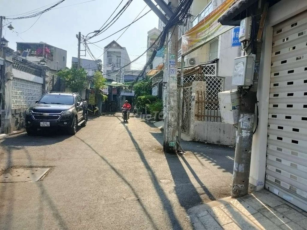 Bán đất hẻm xe hơi Lâm Văn Bền