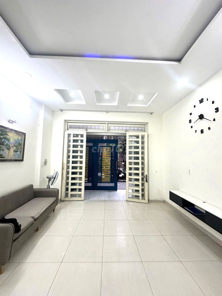Скидка 450 миллионов долларов, 4-этажный дом Hiep Binh Phuoc площадью 54 м², автомобильная аллея с 4 спальнями