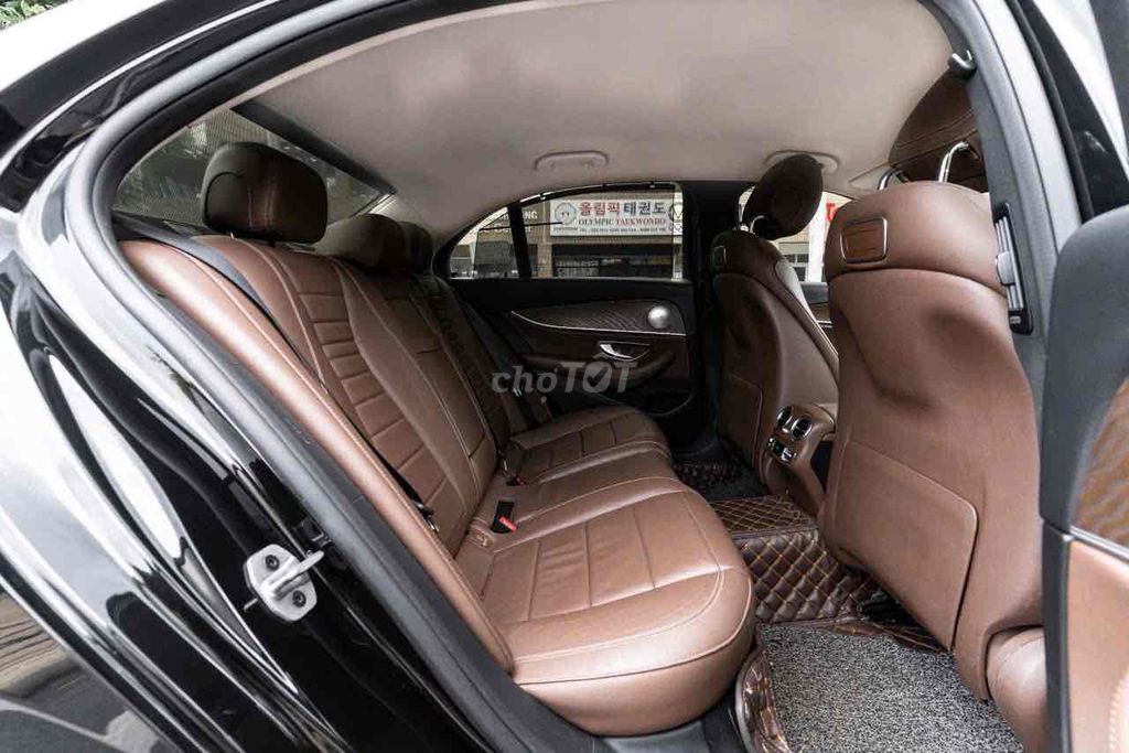 E200 2020 up full E63 màu đen nội thất nâu giá tôt. Mua bán Ô tô tại Quận 7 Tp Hồ Chí Minh được đăng bởi Dương Phương hình 10