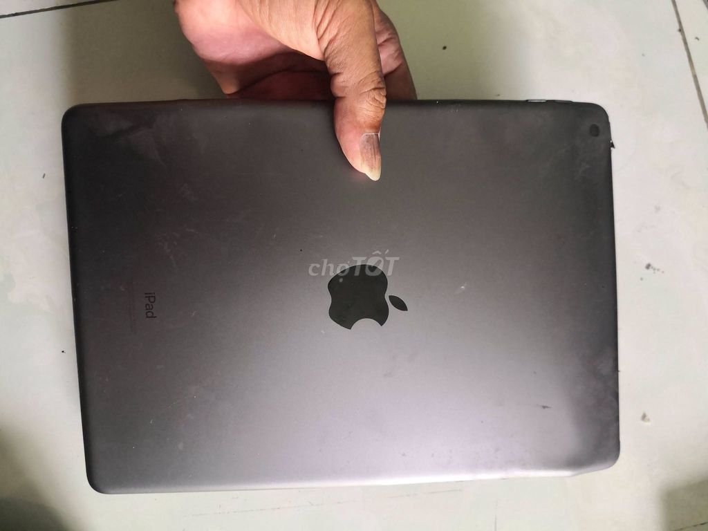Apple iPad Xám Cong, vỡ màn hình. Mua bán Máy tính bảng tại Quận 1 Tp Hồ Chí Minh được đăng bởi Hội Đồ Điện Tử hình 1
