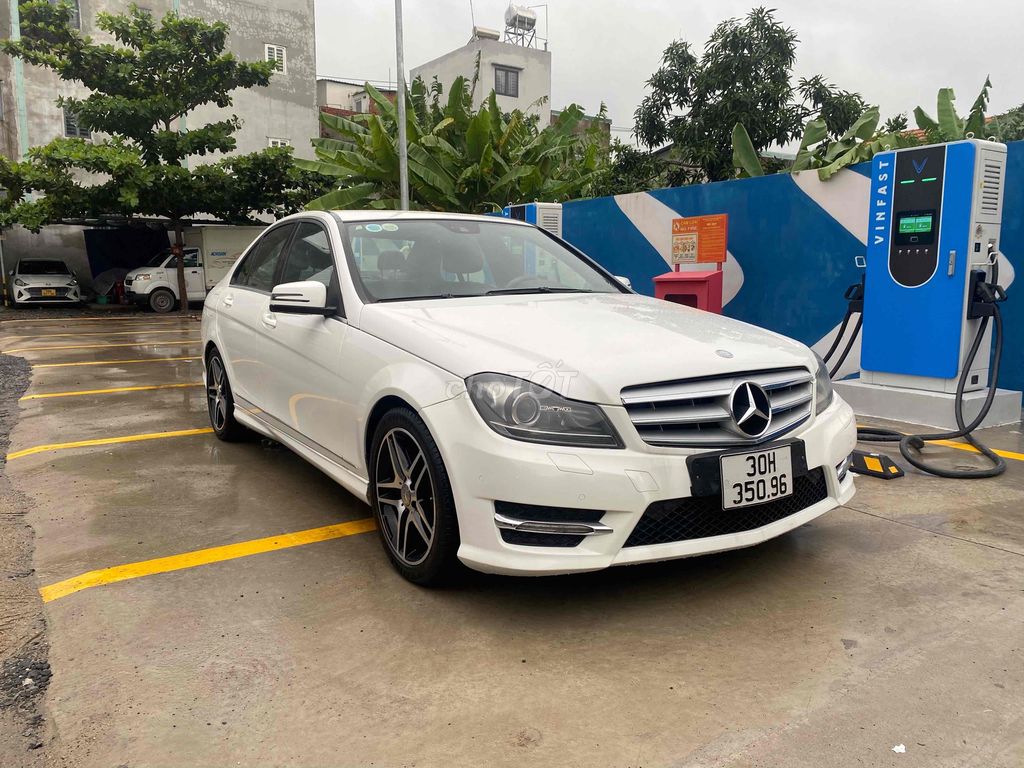 Mercedes Benz C Class 2012 C300 AMG - 100000 km