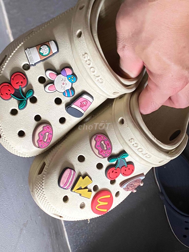 Dép Crocs Nữ size 36. Mua bán Giày dép tại Thành phố Thuận An Bình Dương được đăng bởi Phạm Hưng hình 1