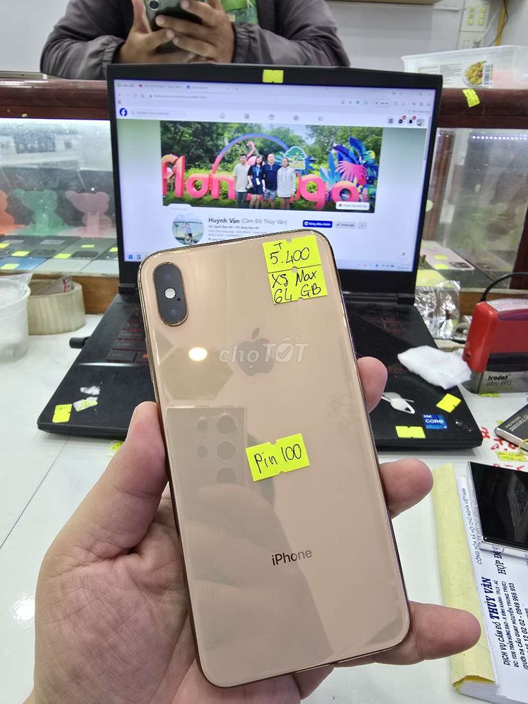 Apple iPhone XS Max 64GB Vàng 98-99%. Mua bán Điện thoại tại Thành phố Long Xuyên An Giang được đăng bởi Facebook Cầm Đồ Thúy Vân hình 1