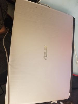 Laptop asus vivobook x507uf giá 2tr5 kèm sạc