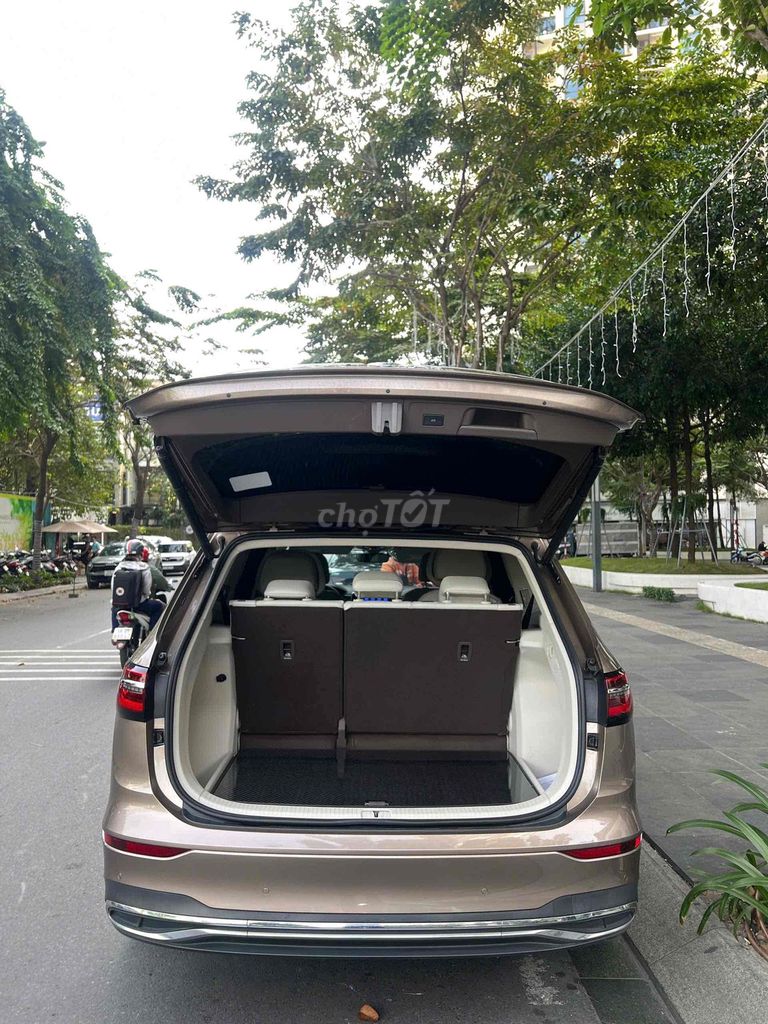 Volkswagen Viloran Nâu 7 chỗ. Mua bán Ô tô tại Quận 5 Tp Hồ Chí Minh được đăng bởi Hưng Trang Volkswagen hình 8