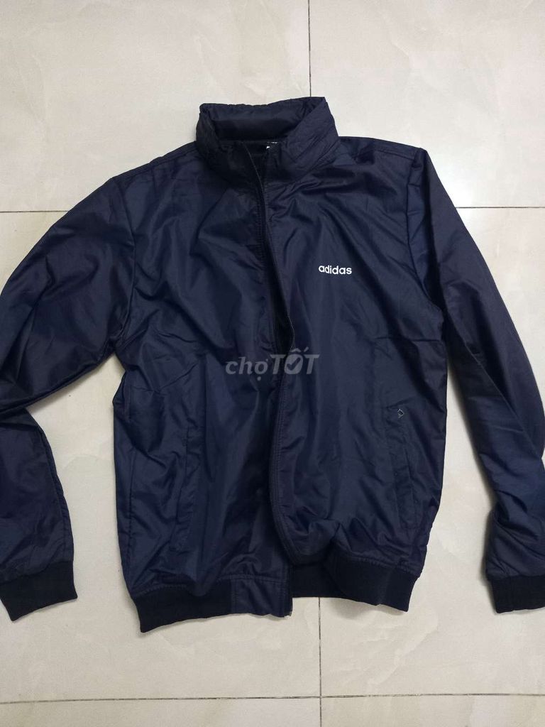 Áo khoác Adidas giấu nón size L mới. Mua bán Quần áo tại Quận 8 Tp Hồ Chí Minh được đăng bởi Vĩ hình 1